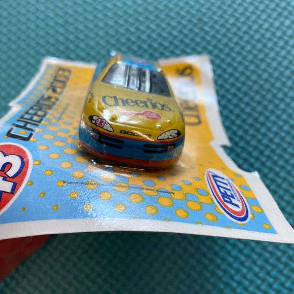 2003 Nascar Cheerios Racing Promo Car #43 Petty Enterprises - Picture 4 of 7